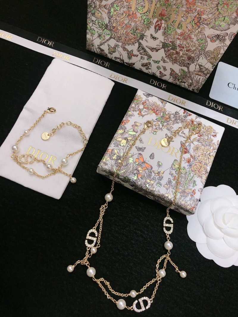 chr1st1an D10r necklaces